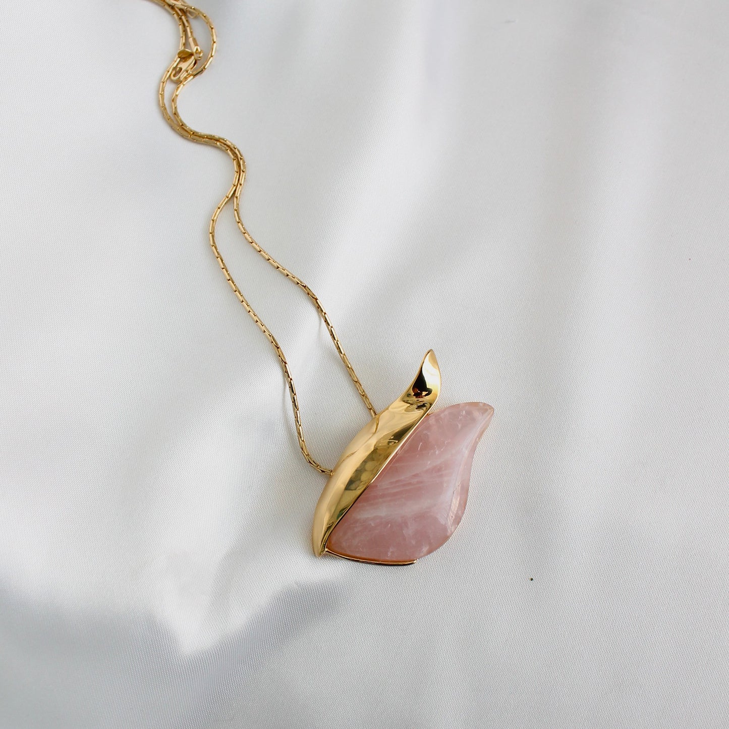 Maxi Pingente - Banho de ouro 18k - Pedra Natural - Quartzo rosa - Coleção Tulipa